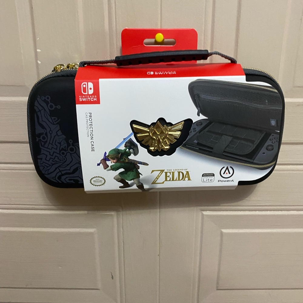 - Brand New  Zelda Nintendo Switch Case Protector.